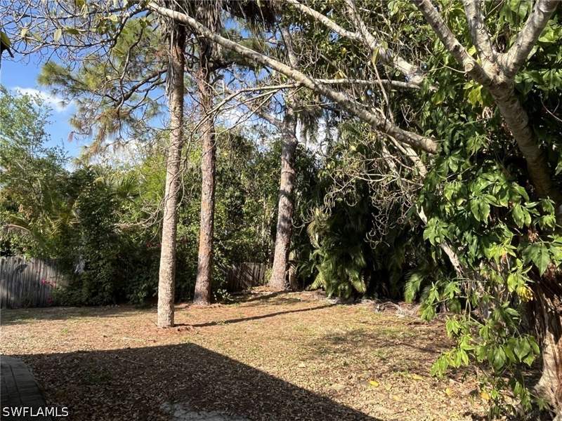 3 bedroom SingleFamilyResidence at 930 13th St N, Lake Park, Naples — photo 5