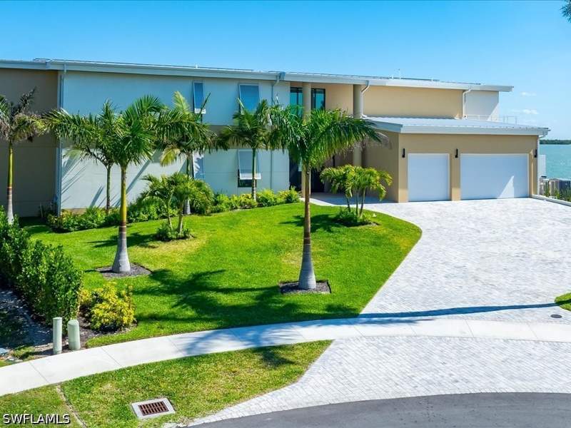 6 bedroom SingleFamilyResidence at 1798 Wavecrest Ct, Marco Beach, Marco Island — photo 2