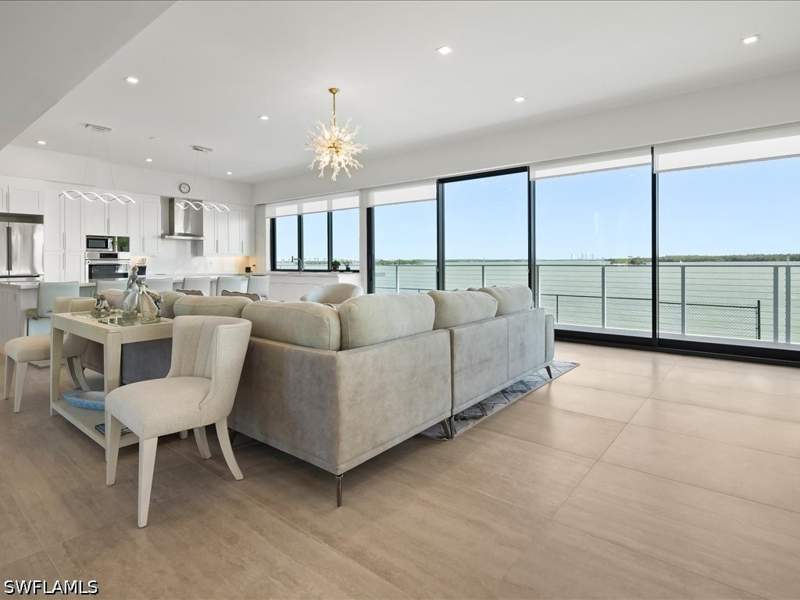 6 bedroom SingleFamilyResidence at 1798 Wavecrest Ct, Marco Beach, Marco Island — photo 4