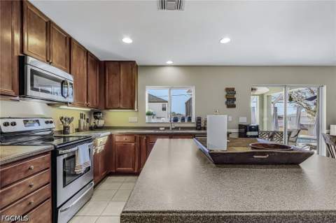 1422 NE 9th Ter, Cape Coral FL - photo 10 of 25