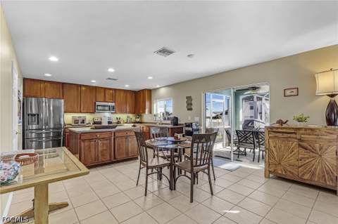 1422 NE 9th Ter, Cape Coral FL - photo 8 of 25