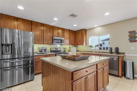 1422 NE 9th Ter, Cape Coral FL - photo 9 of 25
