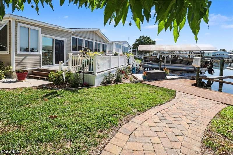 2 bedroom SingleFamilyResidence at 11111 Bayside Ln, Bayside Estates, Fort Myers Beach — photo 2