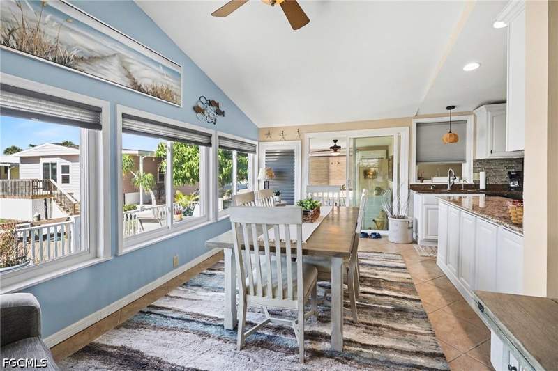 2 bedroom SingleFamilyResidence at 11111 Bayside Ln, Bayside Estates, Fort Myers Beach — photo 3
