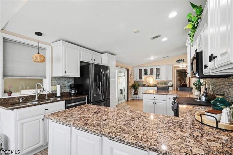 2 bedroom SingleFamilyResidence at 11111 Bayside Ln, Bayside Estates, Fort Myers Beach — photo 5