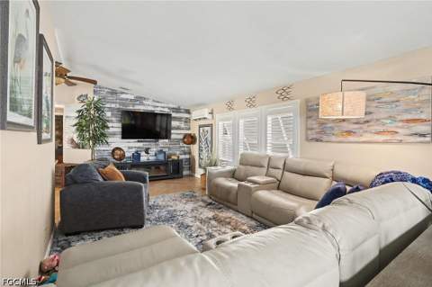 11111 Bayside Ln, Fort Myers Beach FL - photo 9 of 35