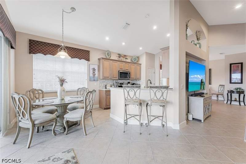 3 bedroom Condominium at 16580 Crownsbury Way 202, Oxford Pointe, Fort Myers — photo 4