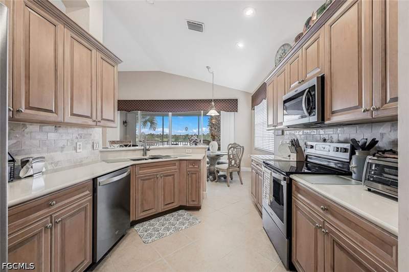 3 bedroom Condominium at 16580 Crownsbury Way 202, Oxford Pointe, Fort Myers — photo 5