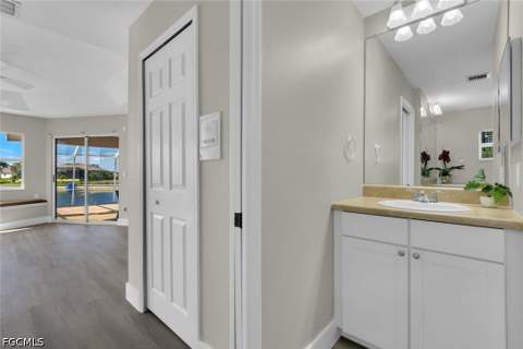 814 NW 11th Pl, Cape Coral FL - photo 16 of 38