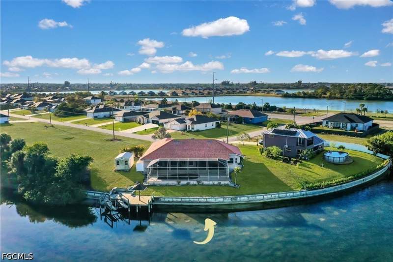 3 bedroom SingleFamilyResidence at 814 NW 11th Pl, Cape Coral, Cape Coral — photo 2