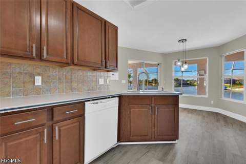814 NW 11th Pl, Cape Coral FL - photo 7 of 38