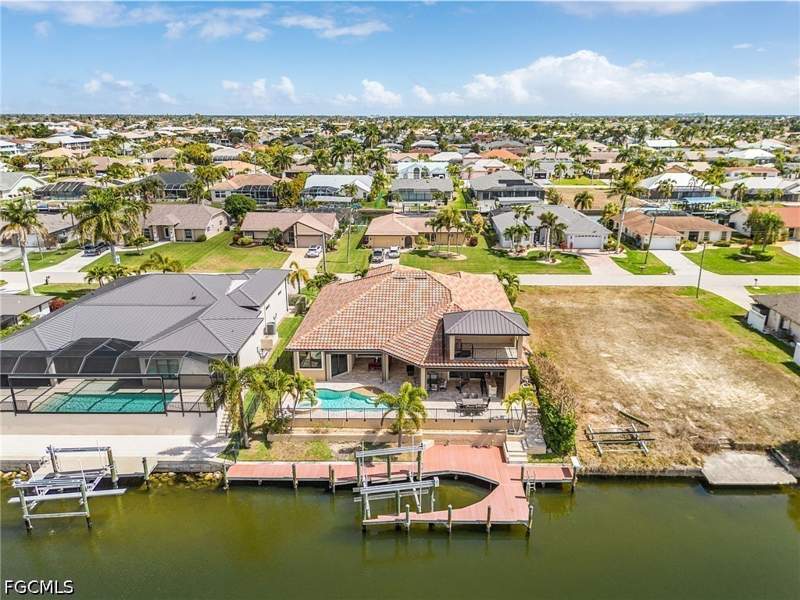 4 bedroom SingleFamilyResidence at 4928 SW 11th Pl, Cape Coral, Cape Coral — photo 2