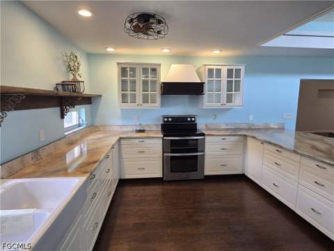 8512 Chatham St, Fort Myers FL - photo 10 of 32