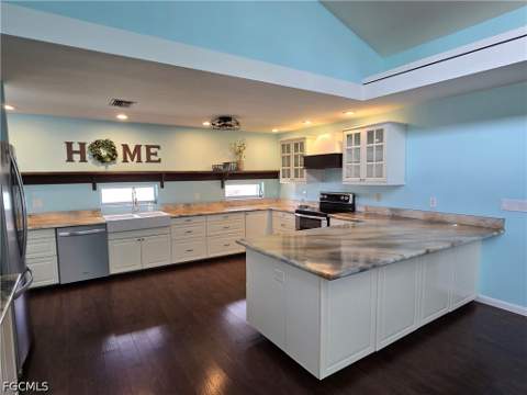 8512 Chatham St, Fort Myers FL - photo 11 of 32