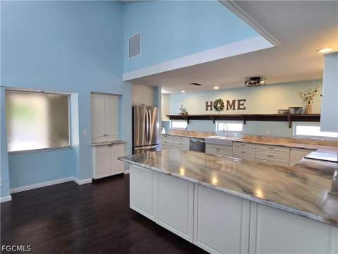 8512 Chatham St, Fort Myers FL - photo 12 of 32