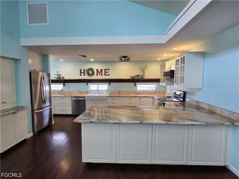 8512 Chatham St, Fort Myers FL - photo 8 of 32