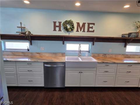 8512 Chatham St, Fort Myers FL - photo 9 of 32