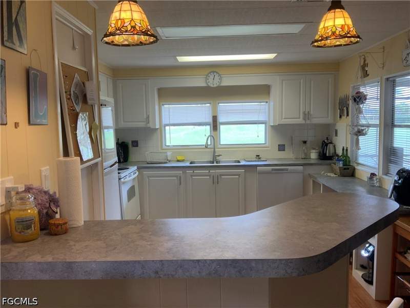 2 bedroom ManufacturedHome at 250 Palmer Blvd, Six Lakes Country Club, North Fort Myers — photo 2