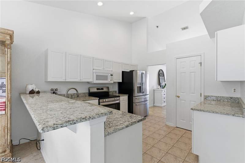 4 bedroom SingleFamilyResidence at 2105 SW 29th Ter, Cape Coral, Cape Coral — photo 2