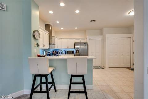 8786 E Bay Cir, Fort Myers FL - photo 11 of 33