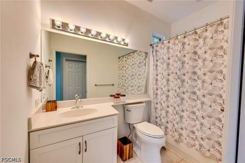 8786 E Bay Cir, Fort Myers FL - photo 19 of 33