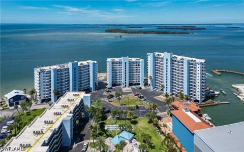 15031 Punta Rassa Rd 403, Fort Myers FL - photo 7 of 33