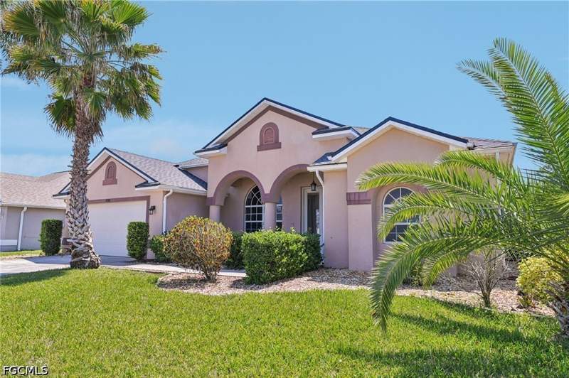 4 bedroom SingleFamilyResidence at 18310 Plumbago Ct, Town Lakes, Lehigh Acres — photo 3