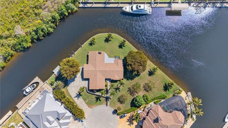 4 bedroom SingleFamilyResidence at 6824 Danah Ct, Palmetto Point, Fort Myers — photo 3