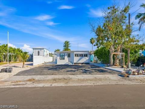 657 Palm Ave E, Goodland FL - photo 11 of 19