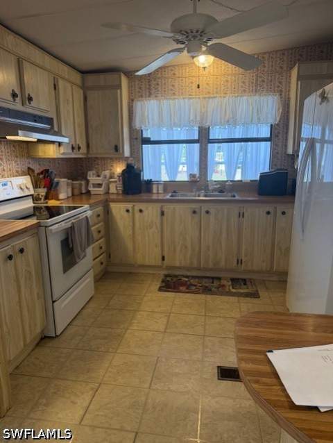 210 Pine Key Ln 210, Naples FL - photo 9 of 25
