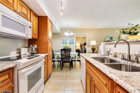 12620 Equestrian Cir 1705, Fort Myers FL - photo 10 of 41