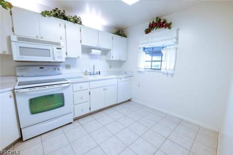 1390 Myerlee Country Club Blvd, Fort Myers FL - photo 7 of 34