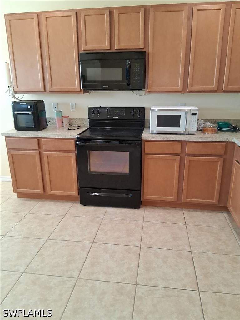 3 bedroom SingleFamilyResidence at 1823 SW 16th Ter, Cape Coral, Cape Coral — photo 2