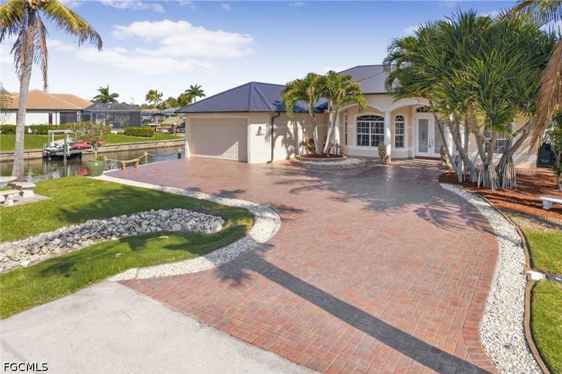3 bedroom SingleFamilyResidence at 2501 SE 19th Pl, Cape Coral, Cape Coral — photo 2