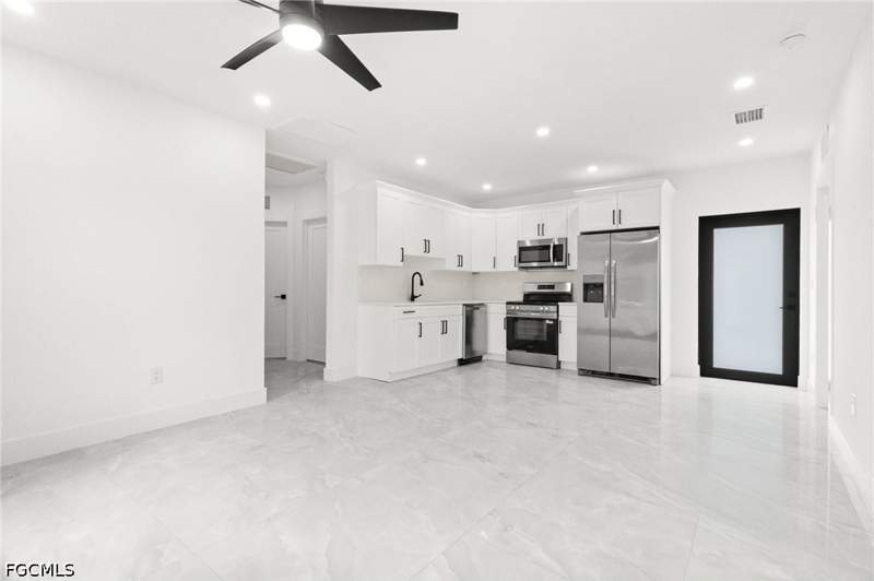 3 bedroom SingleFamilyResidence at 1137 Essex St E, Lehigh Acres, Lehigh Acres — photo 2