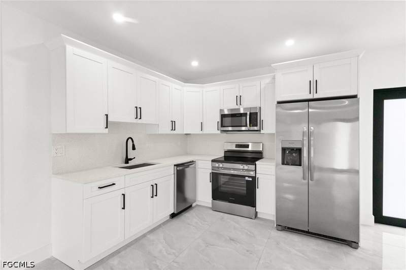 3 bedroom SingleFamilyResidence at 1137 Essex St E, Lehigh Acres, Lehigh Acres — photo 3