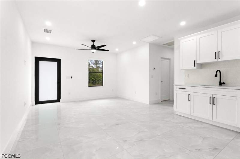 3 bedroom SingleFamilyResidence at 1137 Essex St E, Lehigh Acres, Lehigh Acres — photo 4