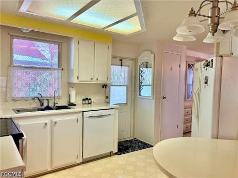 2787 Breezewood Dr, North Fort Myers FL - photo 11 of 37