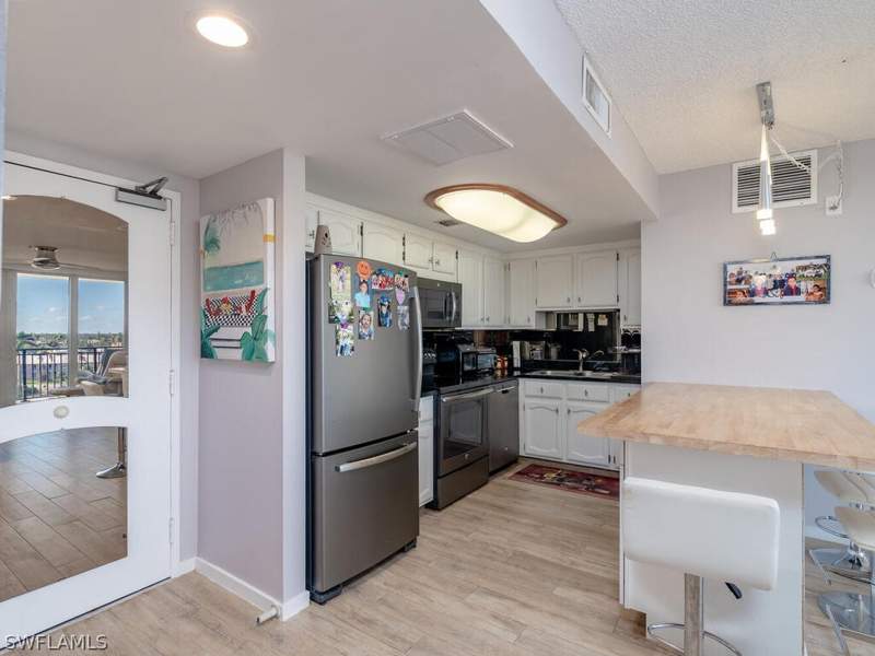 2 bedroom Condominium at 180 Seaview Ct 612, Tradewinds Apts Of Marco Island, Marco Island — photo 3