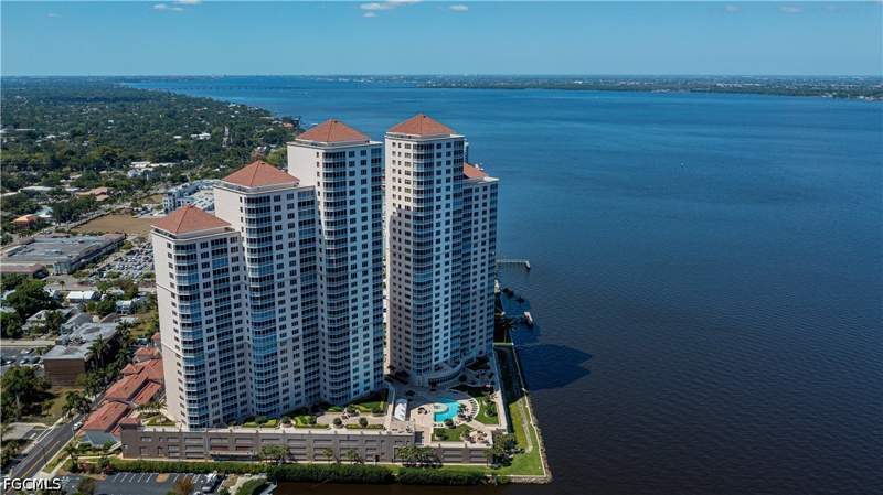 3 bedroom Condominium at 2104 W First St 3103, High Point Place, Fort Myers — photo 5