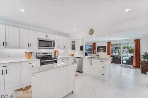 9 Fairview Blvd, Fort Myers Beach FL - photo 10 of 40