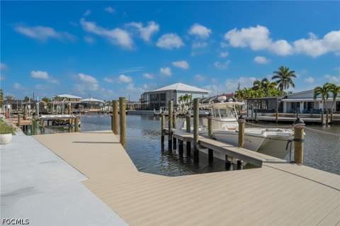 9 Fairview Blvd, Fort Myers Beach FL - photo 6 of 40