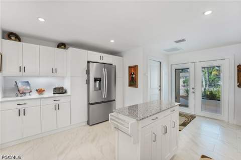 9 Fairview Blvd, Fort Myers Beach FL - photo 8 of 40