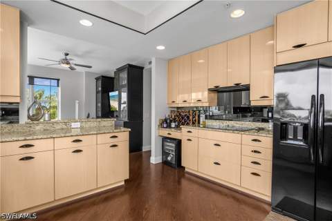 425 Cove Tower Dr 504, Naples FL - photo 14 of 41