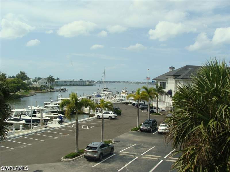 1 bedroom Condominium at 807 River Point Dr 201D, Beaumer, Naples — photo 2