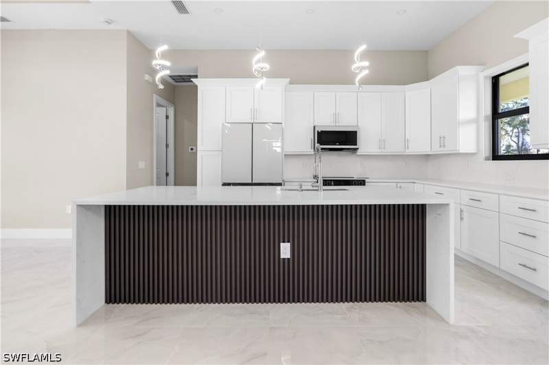 4 bedroom SingleFamilyResidence at 2815 19th St SW, Lehigh Acres, Lehigh Acres — photo 3