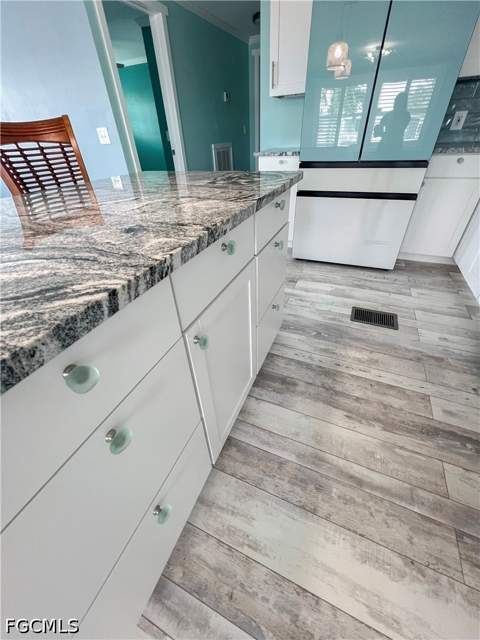 11291 Bougainvillea Ln, Fort Myers Beach FL - photo 11 of 46