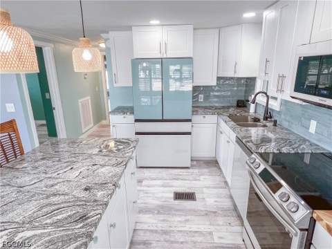 11291 Bougainvillea Ln, Fort Myers Beach FL - photo 6 of 46