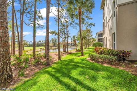 8253 Parkstone Pl 106, Naples FL - photo 16 of 30