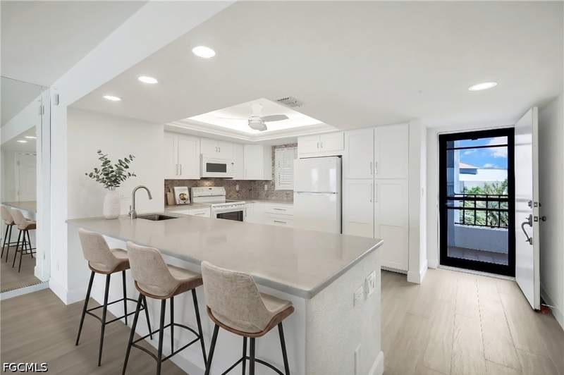 2 bedroom Condominium at 15011 Punta Rassa Rd 403, Punta Rassa, Fort Myers — photo 3